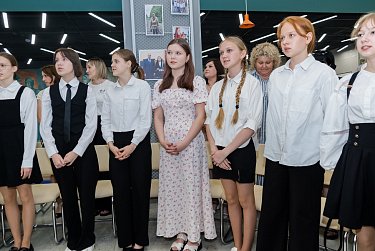 Школьники получили первые в жизни паспорта